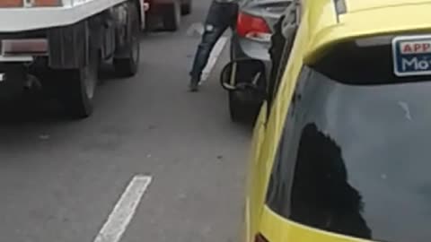 Video registró impactante robo a un conductor en Bucaramanga