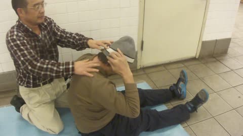 Luodong Massages Ethnic Man In Subway Station