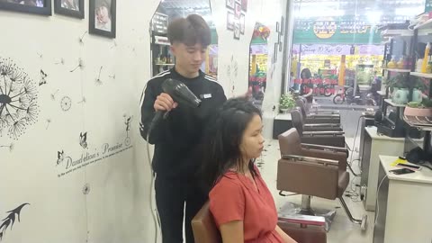 Relaxation Service for Women in Vietnam Barbershop - Relaxing Shampoo