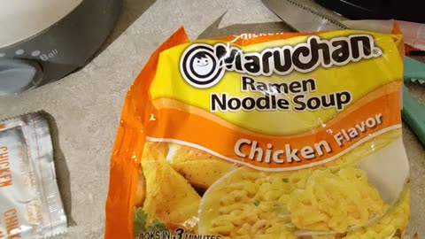 Eating Maruchan Ramen Noodle Chicken Flavor, Dbn, MI, 12/27/23