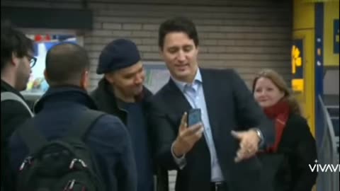 Candian sir Justin Trudeau Surprise Entry and take selfie