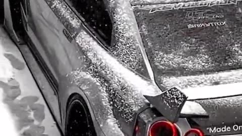 Nissan GTR drift in snow