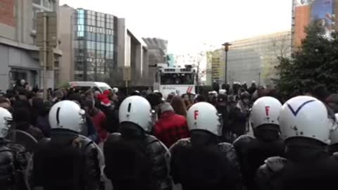 30 arrested as thousands protest COVID-19 restrictions in Brussels