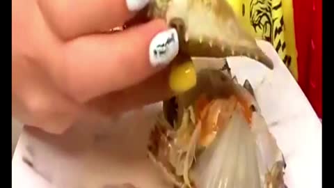 Eating the crab fun video #reels#viralreel#trening-comedy-eat-asmr-funny-fun-video-fyp-girl-girleat