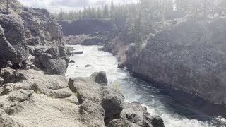 ENJOY the Peace & Quiet of Dillon Falls Metamorphic Canyon – Deschutes River – 4K