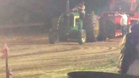 Tractor Pulling 720 8,000#