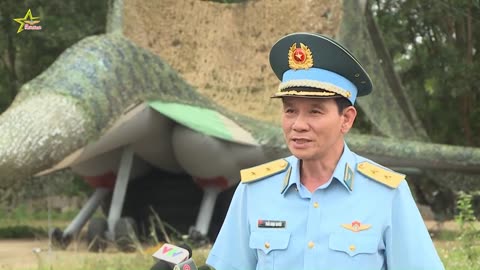 A report by a Vietnamese TV channel on the use of inflatable mock-ups.