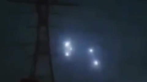 UFOs CHARIOTS OF GOD ANGELS ILLUMINATED HOVERING IN ONE FORMATION🕎Psalms 68:17”The chariots of God“