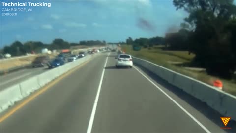 Car looses wheel in construction zone! Trucker blocks traffic. 2018.08.31 — CAMBRIDGE, WI