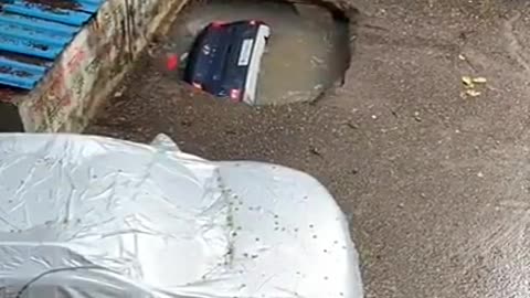 Car disappearing in a hole. OMG