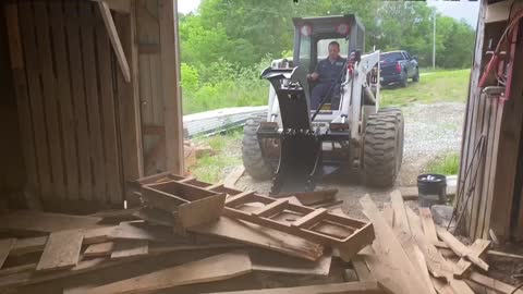 Cleaning the Barn with the Bobcat 975