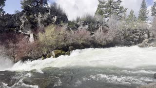 The Beginning of the Cascading Dillon Falls – Deschutes River Trail – Central Oregon – 4K