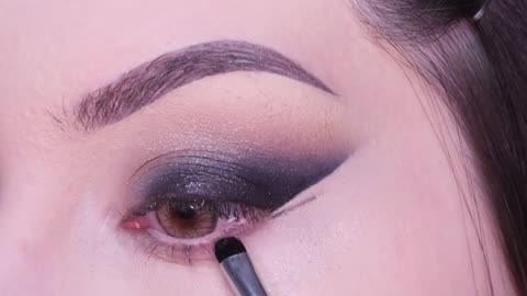 Black Smokey Eyes Makeup Tutorial