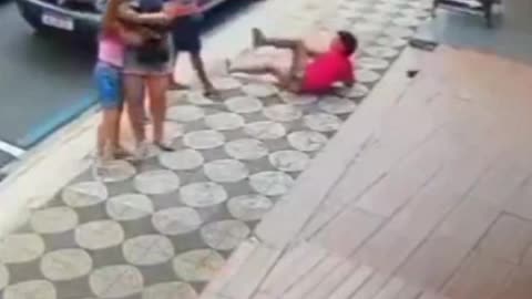 Brazil: Coward slaps a random kid then justice is served