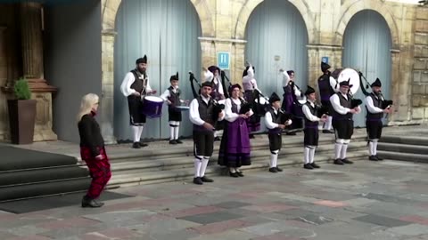 Traditional pipers welcome Meryl Streep in Spain