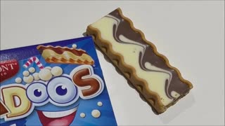 Skadoos Milkshake Biscuit Bars Product vs Packshot