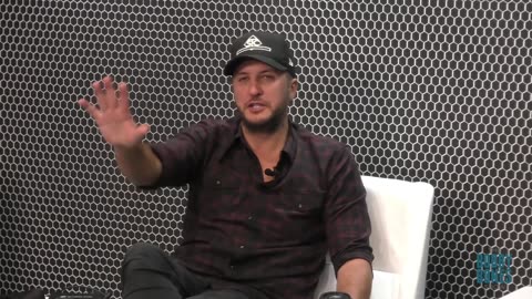 Luke Bryan Says Watching Keith Urban Play Guitar Makes Him Not Want To Play Anymore