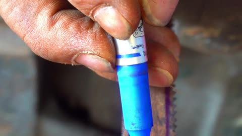 How to make a Scratch Awl from Old Saw #shorts #scratchawl #awl #oldsaw #lifehacks #diy