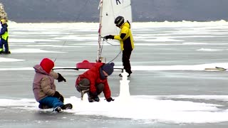 Gliding on ice - Baikal hosts ice sailing cup