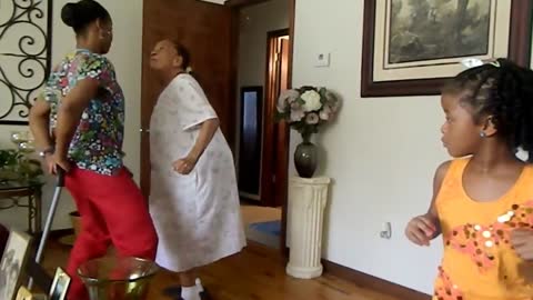 Estupenda abuela de 94 años no puede parar de bailar