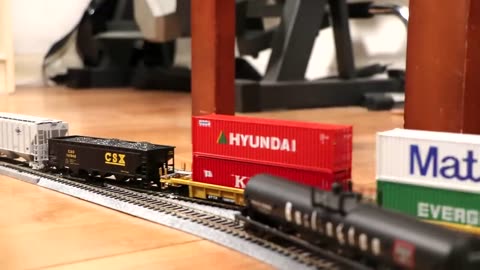 Walthers HO Scale Intermodal Train