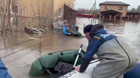 Orsk city was captured by water 💧 and this is already Orenburg. (Big city) The