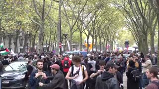 EN DIRECT DE PARIS - La mobilisation contre Macron se poursuit