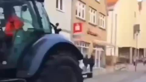 ►🚨🇷🇺🇷🇺🇷🇺 😁 PUTIN footage from the protest of German farmers.