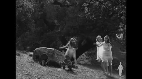 Charlie Chaplin misplaces a herd of cattle Clip from Sunnyside (1919) Inna