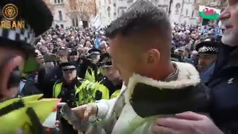 Tommy Robinson arrested for causing alarm and distress at the antisemitic March