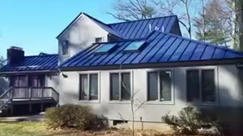 Here’s a better look at the BLUE ROOF on Oprah’s Lahaina, Maui mansion.