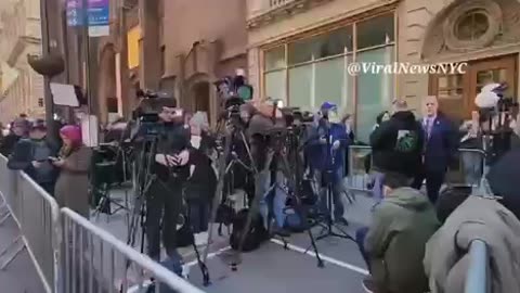 A STREET SIDE VIEW OF CITIZENS & FAKE NEWS LINING UP IN MANHATTAN FOR THE TRUMP INDICTMENT