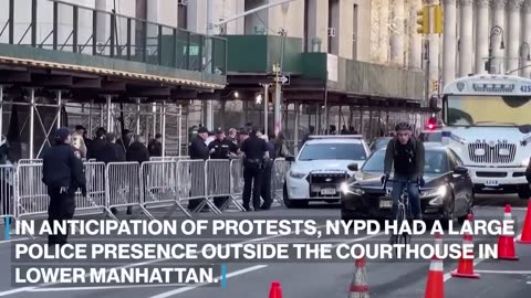 Protesters gather outside Manhattan courthouse for Trump arraignment