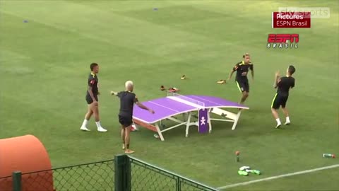 Football stars ping-pong gameplay.