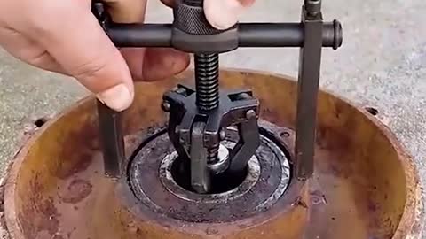 Puller for inner bore bearing
