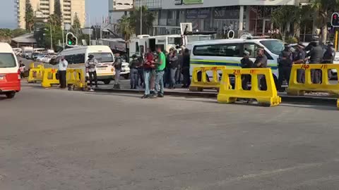 Traffic starts to flow after uMhlanga taxi blockage