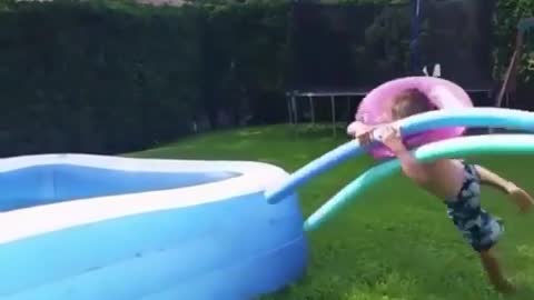 Inflatable swimming pool