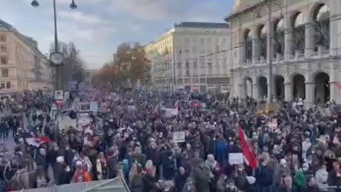 1 of 2 NEW - Large protests in Rome and Vienna against lockdowns