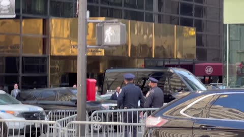 Trump waves farewell, for now, as he leaves Trump Tower to turn himself in