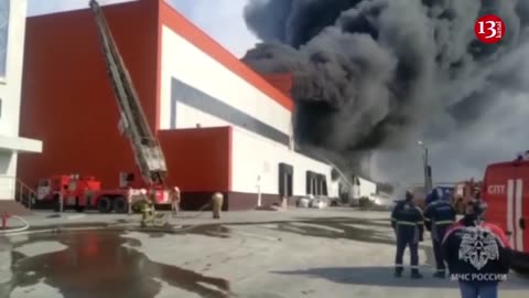 A strong fire broke out at a factory in Russia - People are being evacuated