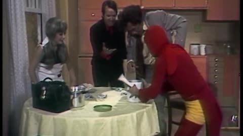 CHAPOLIN - Episódio #4 (1973) Bloqueando a entrada / Ator de araque / A prometida