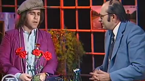 Elton John on Soviet TV. Candle In The Wind (1979)