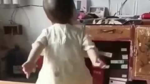 FUNNY BABY DANCES