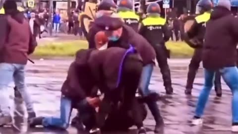 Muslim messed with the Dutch police and got his treatment