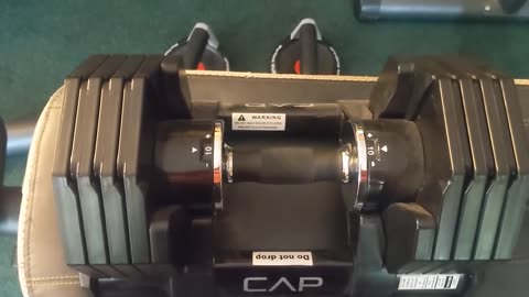 Adjustable Dumbbells - CAP Adjustable Dumbbells Demonstration - How Adjustable Dumbbells Work