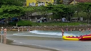 Curtindo uma tarde na praia de Quatro Ilhas, Bombinhas - SC | Som Ambiente