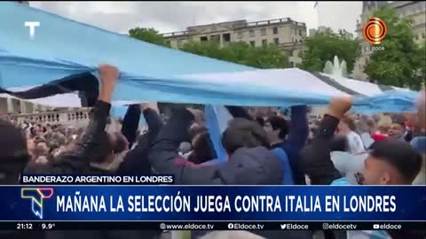 BANDERAZO por La Scaloneta en Londres: alentaron a la Selección en la previa a la Finalissima