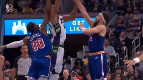 Giannis destroyed entire Warriors players with a poster dunk!