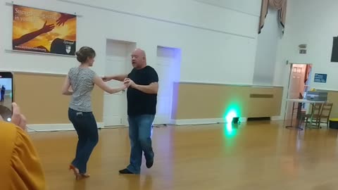 Salsa Dance Lesson: Basic pattern and turns