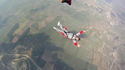 Student skydiver experiences scary moment
